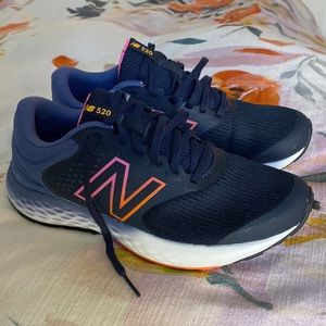 New Balance shoes 520 size 8 EUC